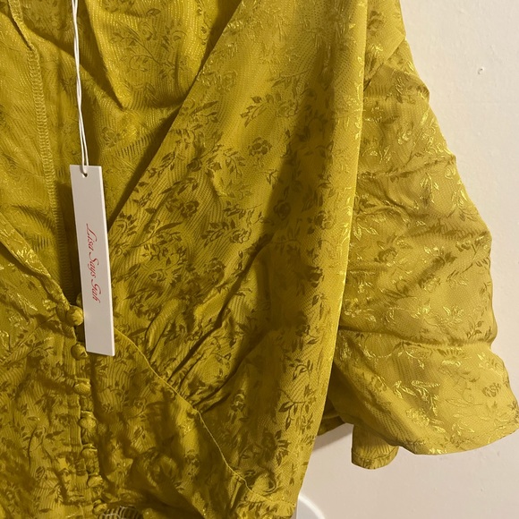 Lisa Says Gah! V Neck Blouse in Size 2X New with Tags - Picture 3 of 3